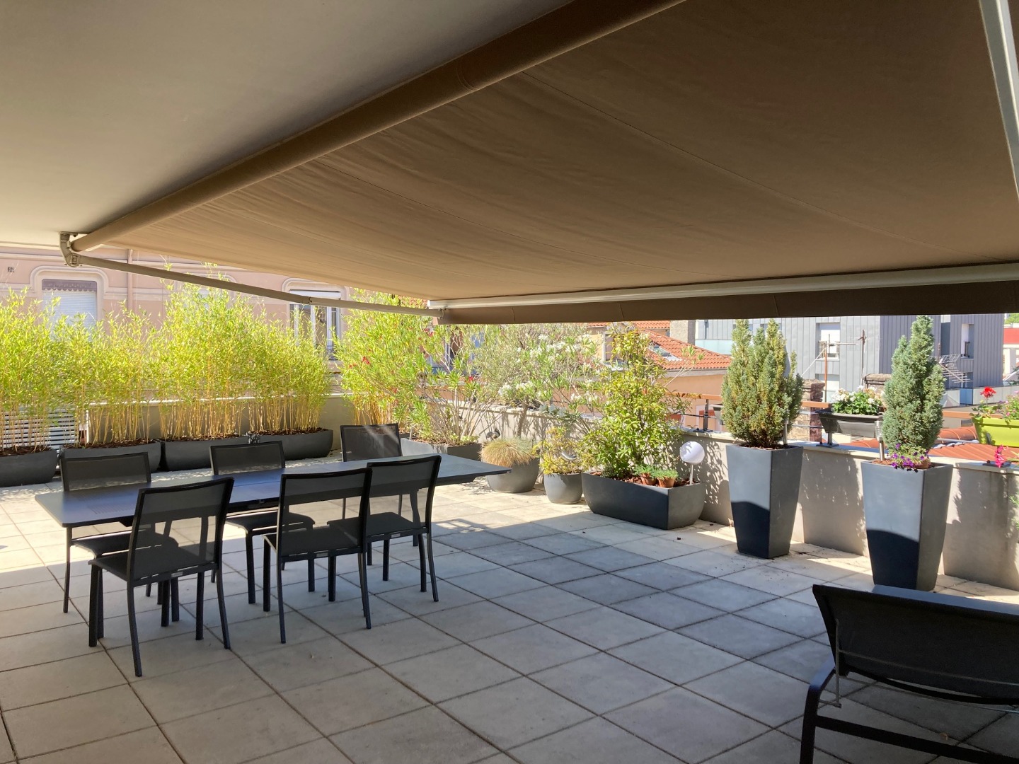 Store extérieur terrasse Lyon